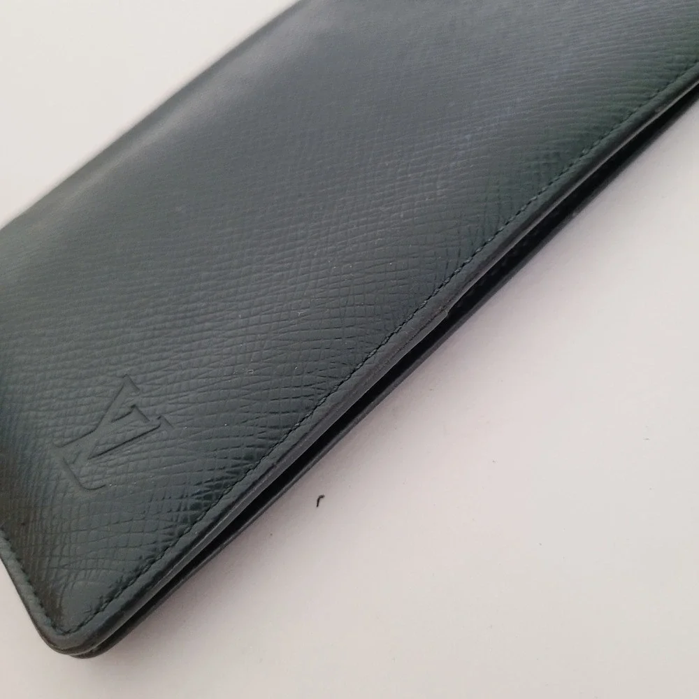 Louis Vuitton Taiga Long Wallet Bifold Green Leather MI0935 Made in France